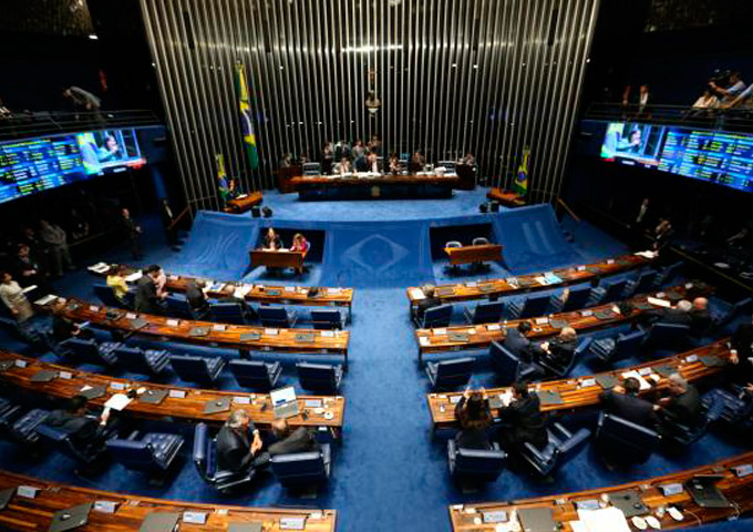 Senado adia votação da DRU por falta de quórum