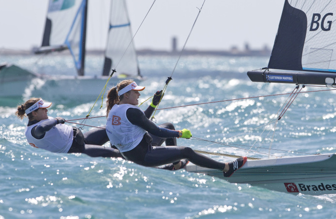 Martine Grael e Kahena Kunze ficam em 1º lugar na vela