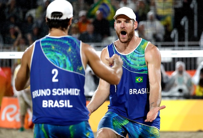  Alison e Bruno vencem e levam o ouro no vôlei de praia
