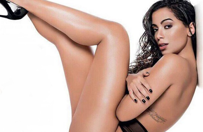 Anitta e Zac Efron se beijam e saem juntos de festa, diz jornal