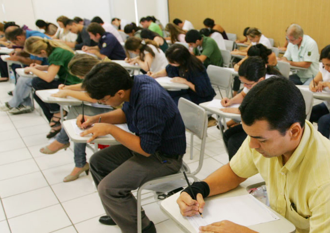 Dez órgãos abrem inscrições hoje; salários chegam a R$ 3.666