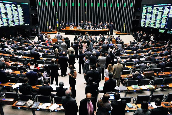 Câmara aprova prorrogação do Mais Médicos e de mais duas MPs