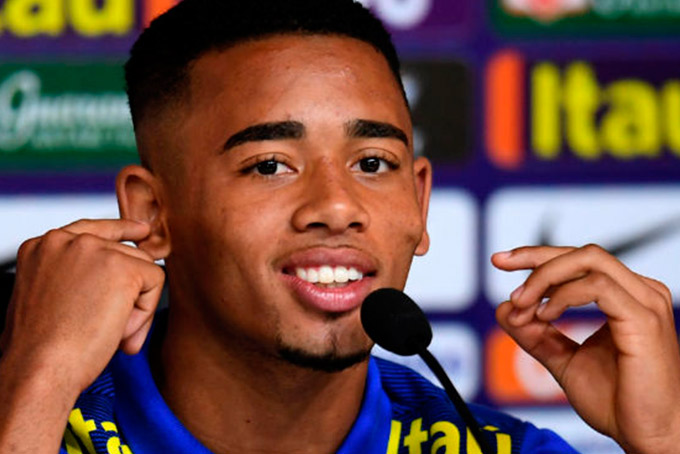 Em entrevista, Gabriel Jesus defende Neymar e diz que ele é um 'líder'