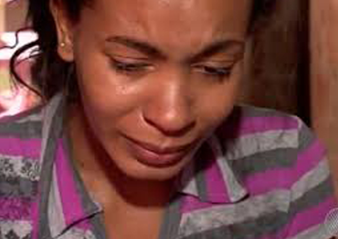 Babá que esquartejou filha é levada para presídio