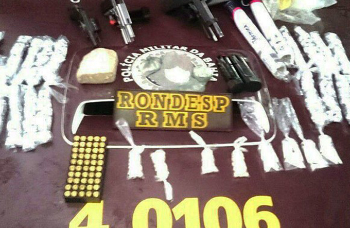 Dois adolescentes são apreendidos com armas e drogas