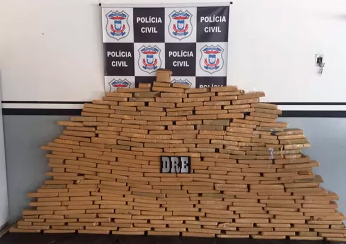 Motorista é preso com 215 kg de maconha em carreta