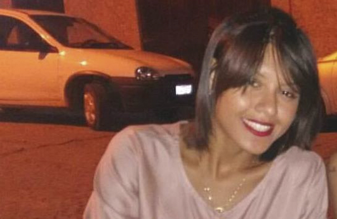 Mulher é encontrada morta dentro de casa