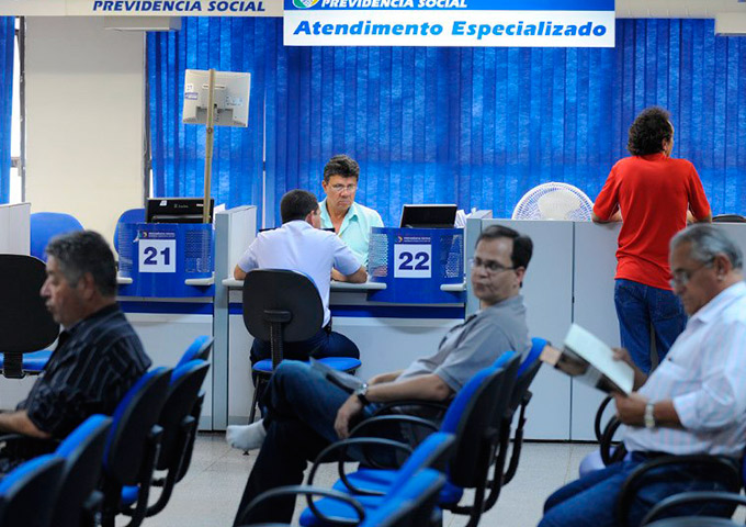 INSS vai manter auxílios de quase 300 mil segurados