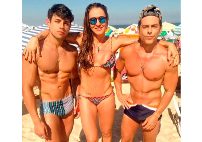 Aos 52 anos, mãe de Gabriela Pugliesi impressiona 