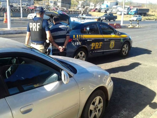 Após denúncia, suspeito de estelionato é preso durante fuga
