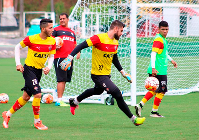 Vitória encara o Coritiba pela Sul-Americana