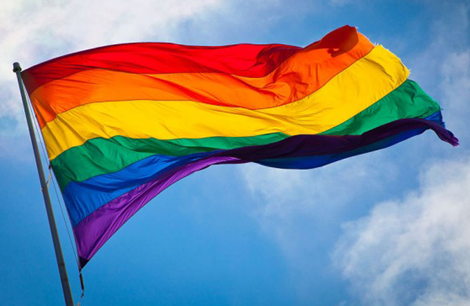 Rodas de diálogo e parada Gay marcam 'Semana Fora do Armário'