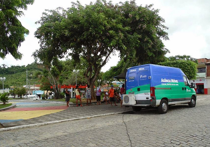 Unidade Móvel da Coelba atende população do Litoral