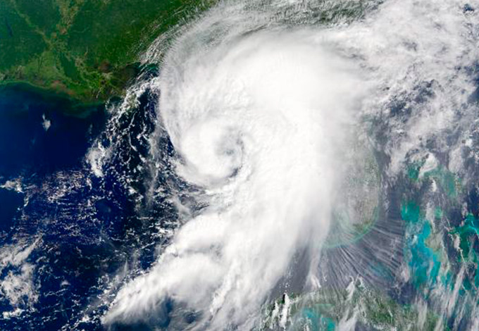 Furacão Hermine já chegou à costa da Flórida e ameaça moradores