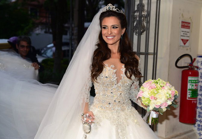 Kamilla Salgado se casa com vestido e joias no valor de R$232 mil