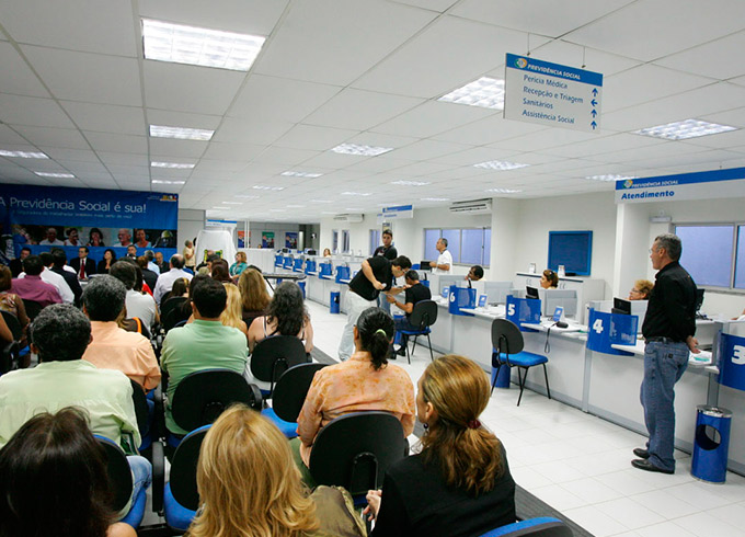 INSS vai convocar mais de 100 mil para revisão de benefícios