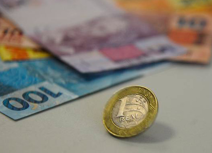 Saques na poupança superam depósitos pelo oitavo mês seguido