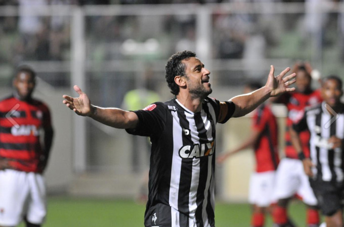 Vitória perde para o Atlético-MG e volta à zona de rebaixamento