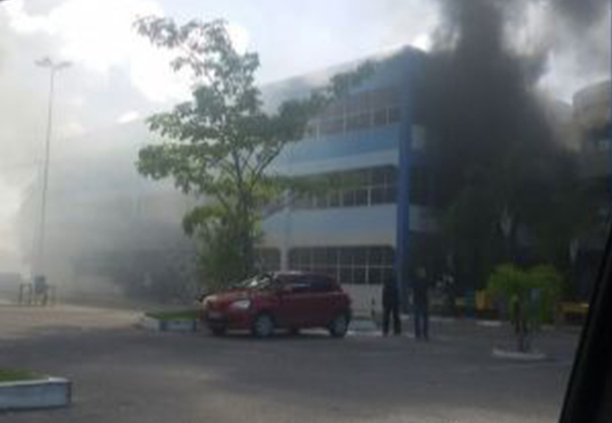 Incêndio atinge depósito de material da FTC