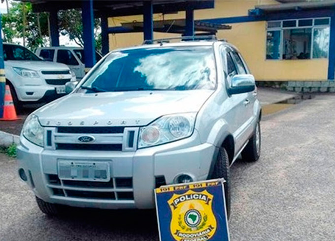 Homem é preso após roubar carro da companheira