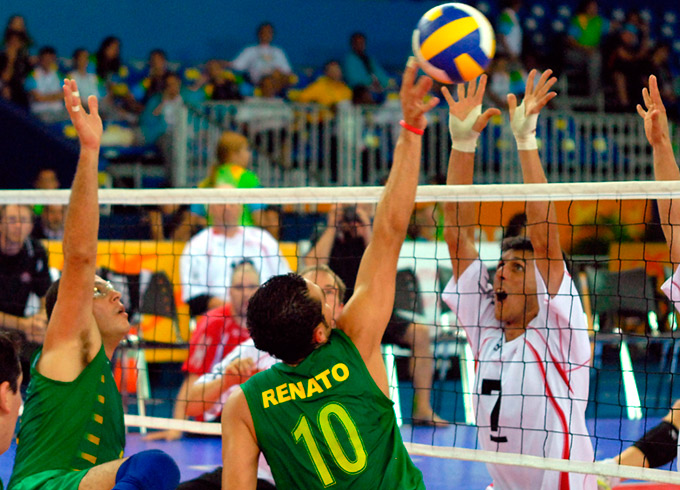 Brasil estreia com vitória no vôlei sentado