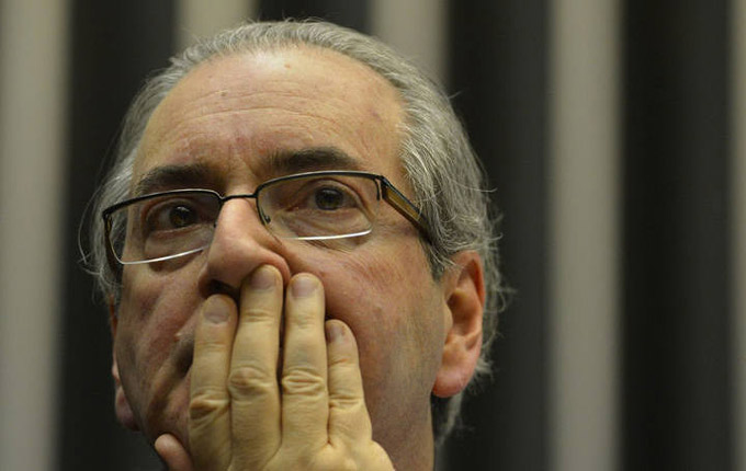 Planalto abandona Cunha às vésperas da votação de cassação