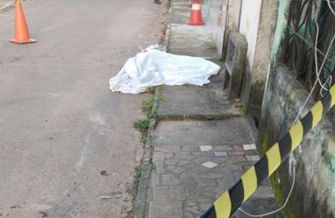 Jovem é assassinado e irmãos são baleados em atentado