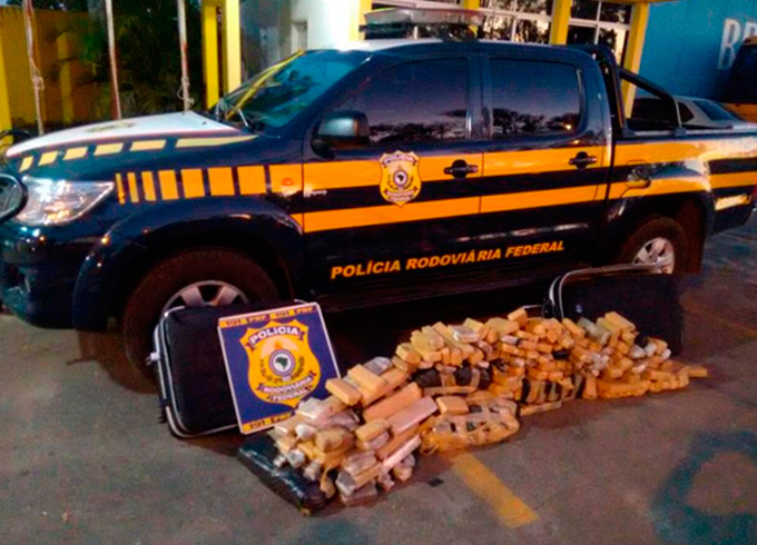 Tio e sobrinho são presos com 128 kg de maconha