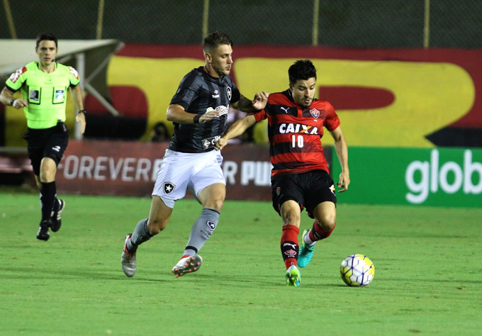 Vitória vacila e perde para o Botafogo no Barradão; Leão pode voltar a zona