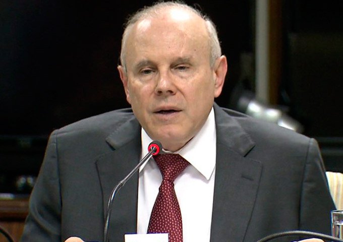 Moro revoga prisão temporária de Guido Mantega