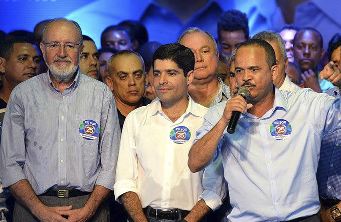 ACM Neto participa de caminhada de Elinaldo em Camaçari