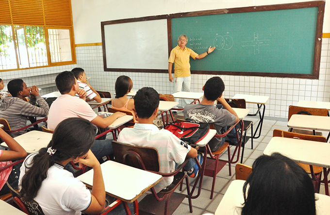 Ensino médio: português e matemática serão únicas obrigatórias