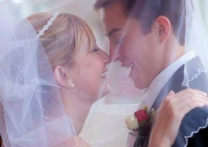 Mulher de jovem que inspirou 'A Culpa é das Estrelas' morre cinco dias após o marido