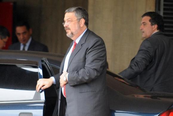 Advogado de Palocci diz que prisão ocorreu no 