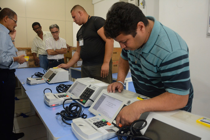 Justiça eleitoral insemina dados em urnas eletrônicas