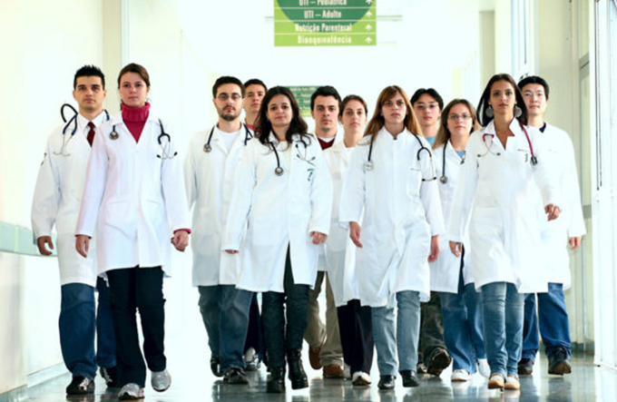 MEC libera abertura de 2,3 mil vagas de medicina em 37 cidades