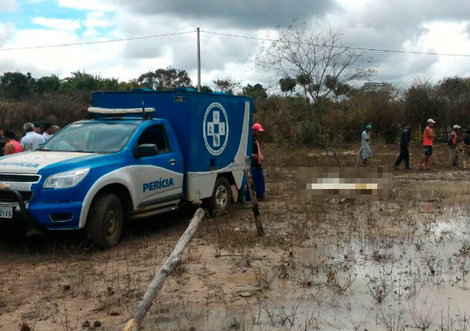 Homem tenta defender filho e é morto a tiros 