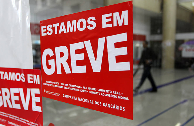 Greve dos bancários continua após reunião terminar sem acordo