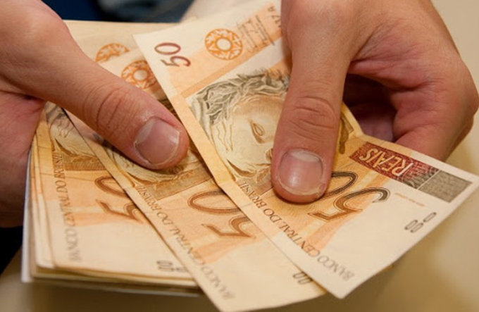 Pagamento em conta-salário de servidores é adiado para novembro