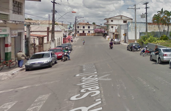 Jovem é agredido durante briga generalizada em via pública
