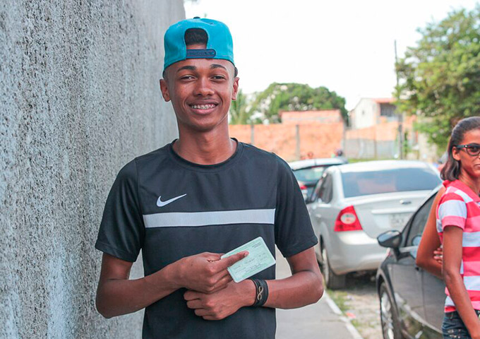 Jovens vão às urnas pela primeira vez em Dias d'Ávila 