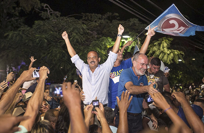 Elinaldo é eleito prefeito com 60% dos votos em Camaçari