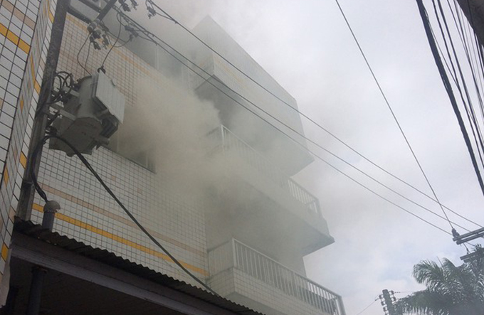 Incêndio atinge depósito de mercado na Caixa D'água