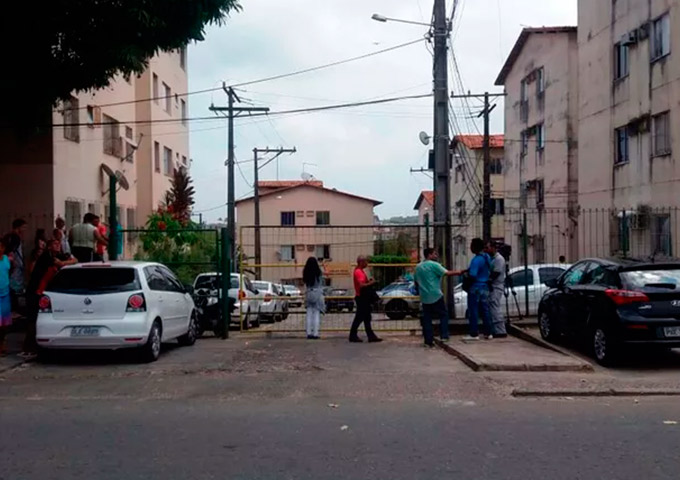 Três irmãos são mortos a tiros dentro de apartamento 