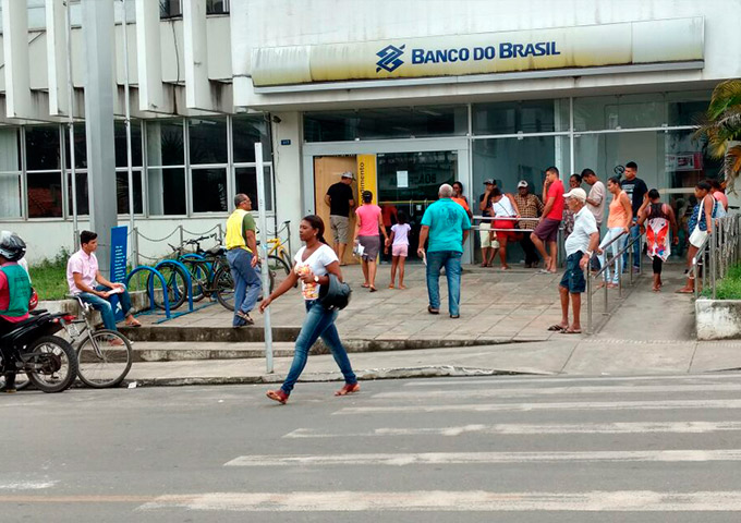 Banco do Brasil amanhece com movimento intenso 