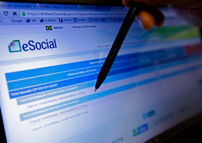Empregadores domésticos têm até hoje para pagar eSocial