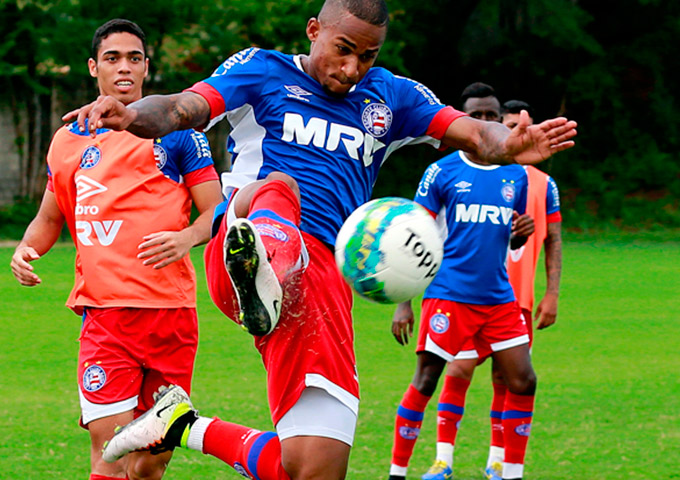 “Serão oito finais de Copa do Mundo”, compara o lateral tricolor 
