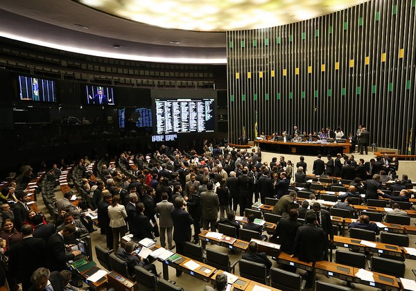 Deputados articulam fundo com doação empresarial