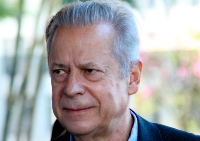 Dirceu recebe perdão de pena no processo do mensalão