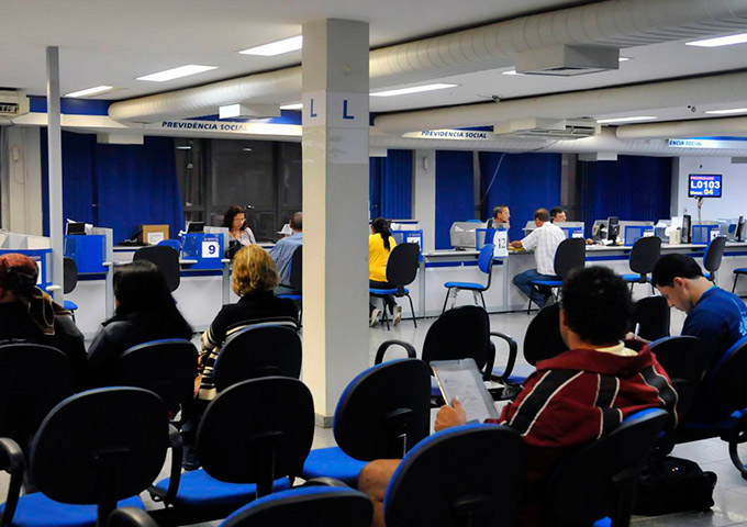 Governo calcula economia com suspensão de auxílios-doença